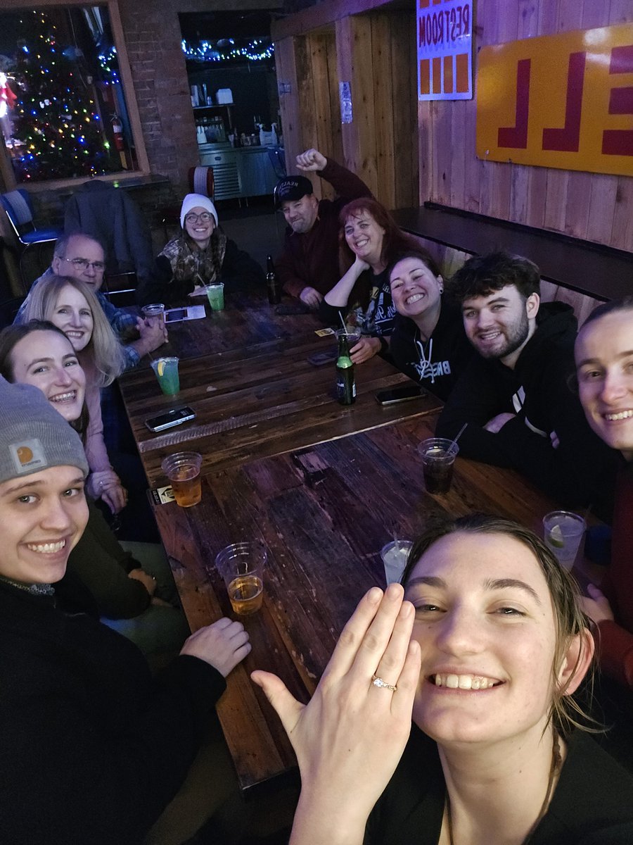 MirLoDesigns's tweet image. WE ARE ENGAGEDD💍🤍