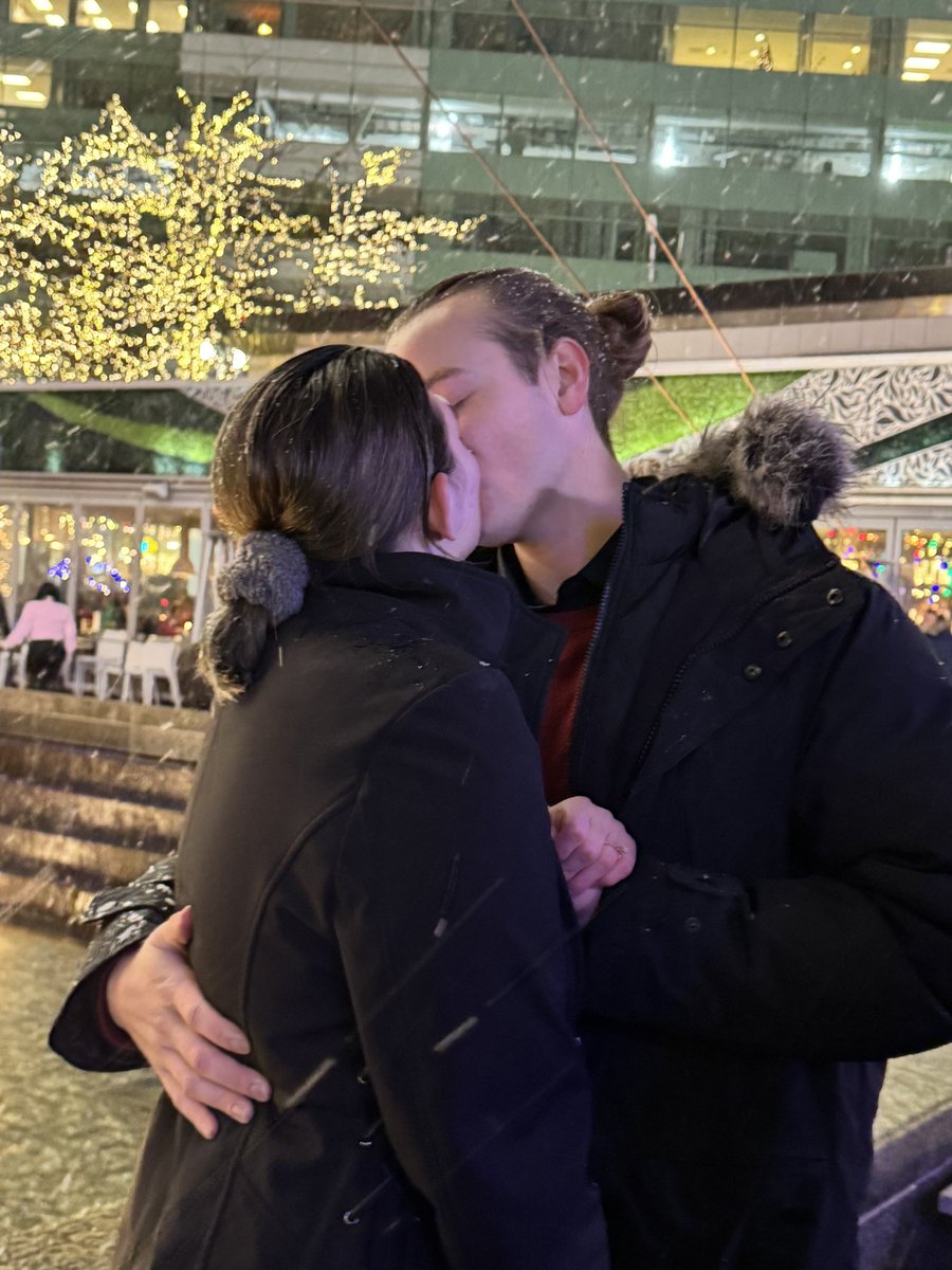 MirLoDesigns's tweet image. WE ARE ENGAGEDD💍🤍