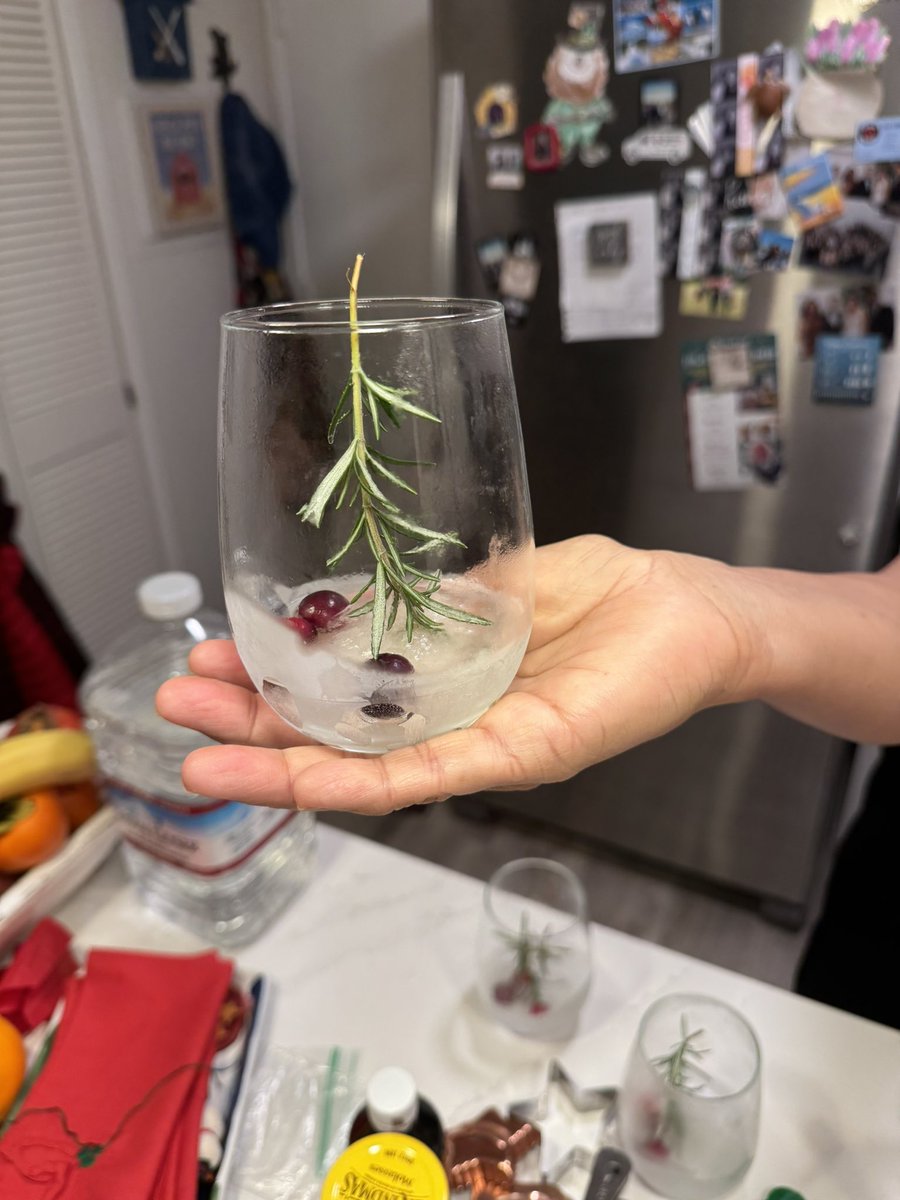 lookSuper_'s tweet photo. celebrating the holidays with the festive charcoochie board and drinkies 🤗 https://t.co/qn2NqjeksG