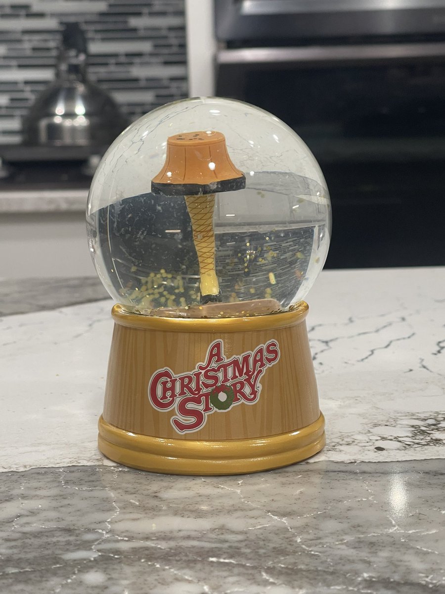 DerrickWalkerJ2's tweet image. #AChristmasStory #Fragile