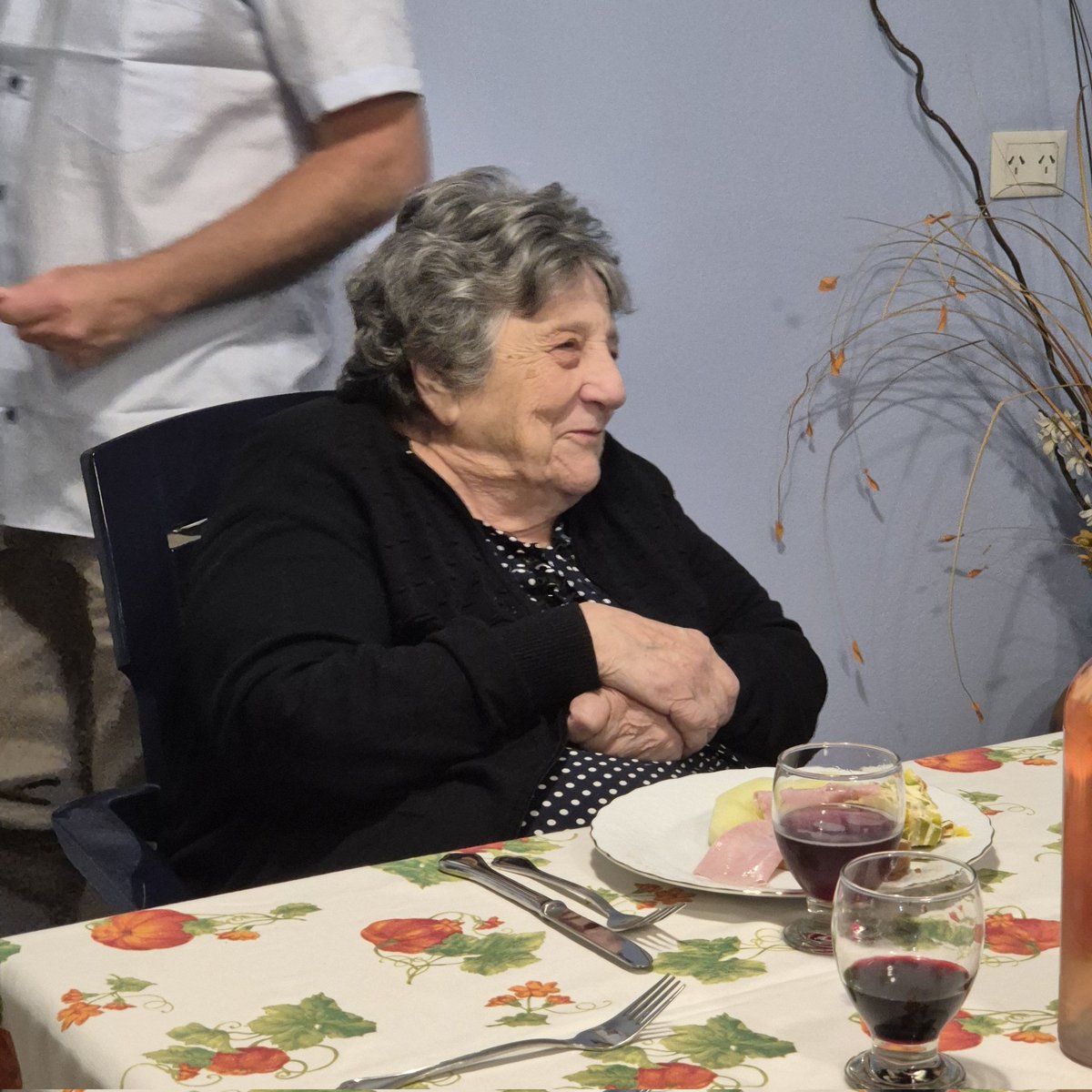 peedrobenedetti's tweet image. "Es así, Elena. Todos nos queremos ir al cielo pero nadie se quiere ir de la Tierra"