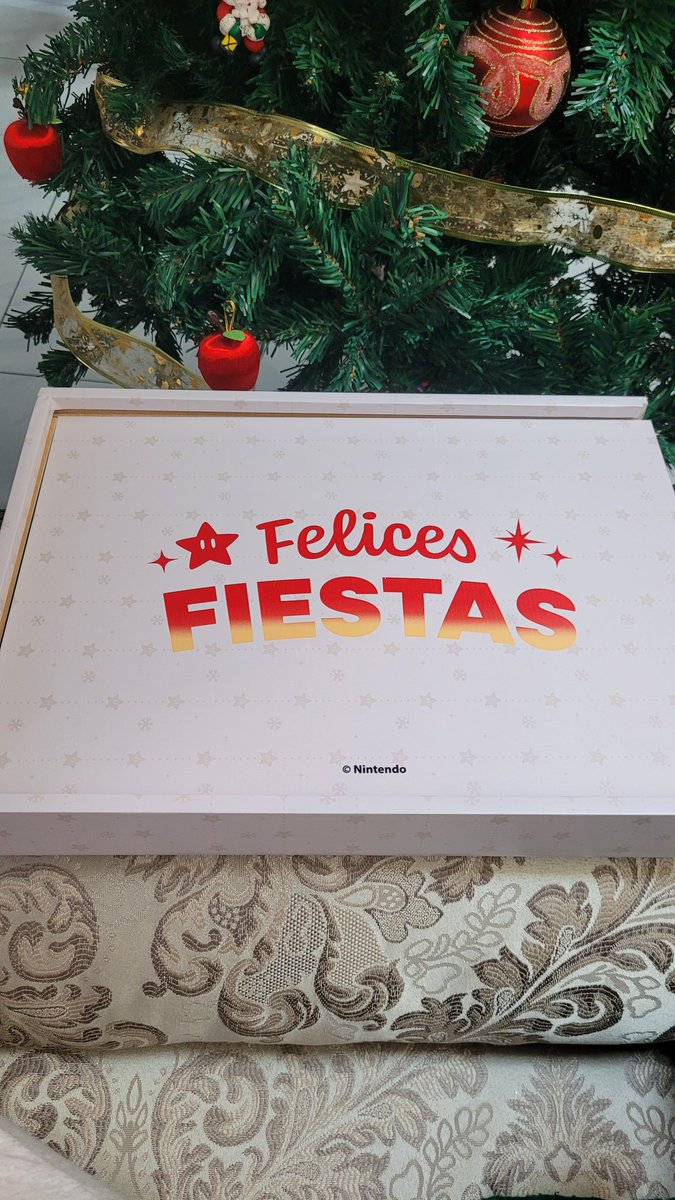 Mi mamá si aprobó los adornos Nintenderos para el árbol 🎄. Tqm <a href="/NintendoLatam/">Nintendo Latinoamérica</a>