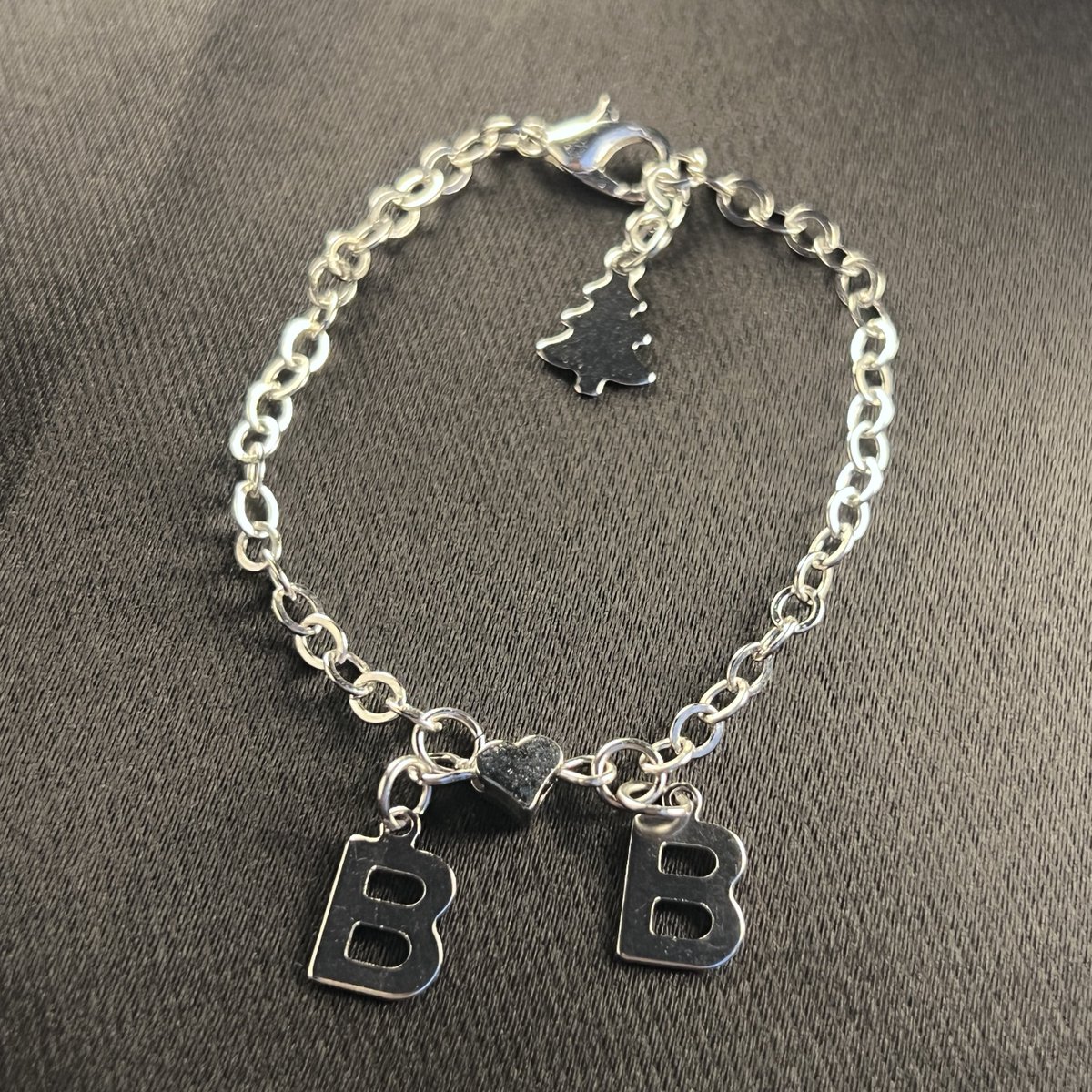 BibleSupportTH2's tweet image. พี่ไบเบิ้ลเกิดวัน Christmas 🎄 

วันนี้น้องซัพมีกำไลข้อมือ BB 🎄 มาแบ่งปัน สุ่ม 10 คน

กติกา :

QT พร้อมลงรูปมีมพี่ไบเบิ้ลที่ทุกคนชอบพร้อมอวยพรวันเกิด + HT , KW 👇🏻

BIBLE WAS BORN ON CHRISTMAS 
#HappyBIBLEday27th 
#BibleWichapas 
@biblesumett 

เล่นได้จนถึง 25/12/24 เวลา 23.59