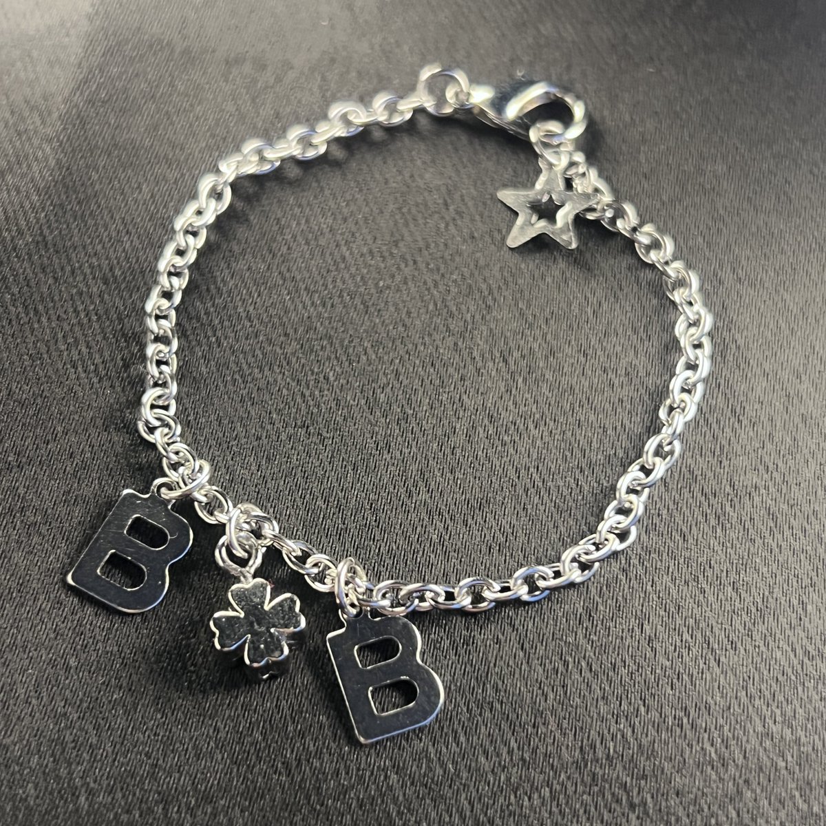 BibleSupportTH2's tweet image. พี่ไบเบิ้ลเกิดวัน Christmas 🎄 

วันนี้น้องซัพมีกำไลข้อมือ BB 🎄 มาแบ่งปัน สุ่ม 10 คน

กติกา :

QT พร้อมลงรูปมีมพี่ไบเบิ้ลที่ทุกคนชอบพร้อมอวยพรวันเกิด + HT , KW 👇🏻

BIBLE WAS BORN ON CHRISTMAS 
#HappyBIBLEday27th 
#BibleWichapas 
@biblesumett 

เล่นได้จนถึง 25/12/24 เวลา 23.59