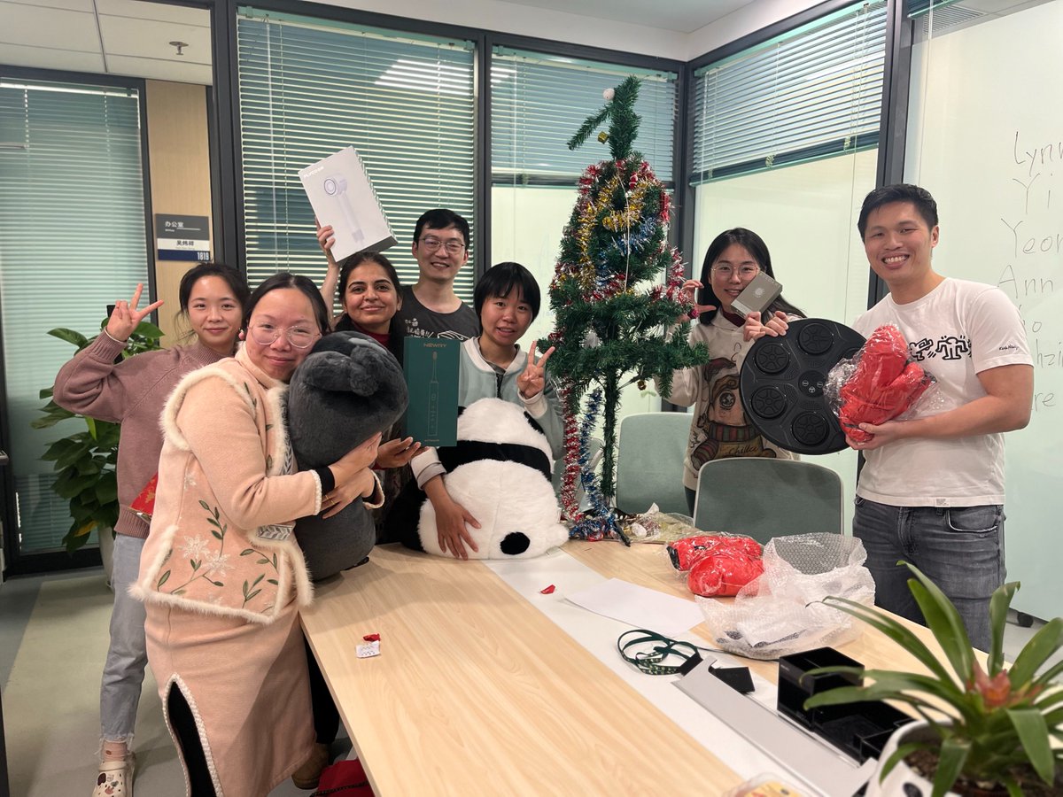Sho Goh Lab (@shogohlab) on Twitter photo Before & after of our white elephant gift exchange. Happy holidays from the <a href="/ShoGohLab/">Sho Goh Lab</a>! Before & after of our white elephant gift exchange. Happy holidays from the <a href="/ShoGohLab/">Sho Goh Lab</a>!