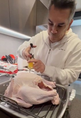 Pedronndez1's tweet photo. Pavo a la "Botox"..π€£ππ½
@alitomorenoc @PRI_Nacional #AlitoMoreno #BotoxPRI @palomaSnchez @caroviggiano #PRIAN. @PablitoYaSaben. https://t.co/KapcsnZilJ