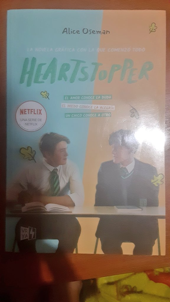quexuxapongo's tweet photo. MI HERMANA M COMPRÓ EL COMIC D HEARTSTOPPER POR NAVIDAD 😻😻😻😻😻😻😻😻😻😻😻😻😻😻😻 https://t.co/CJftSgmuPR