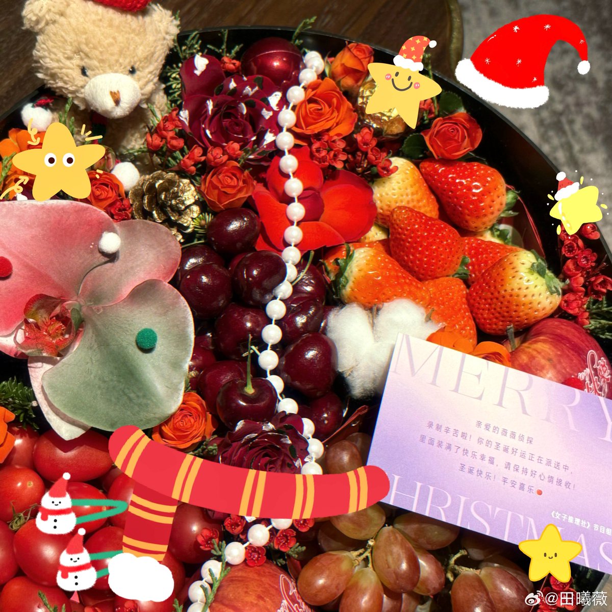 luvutianxiwei's tweet photo. 241225 #TianXiwei shares her new post on weibo “Merry Christmas”🎄 https://t.co/1Frc8BQrVZ