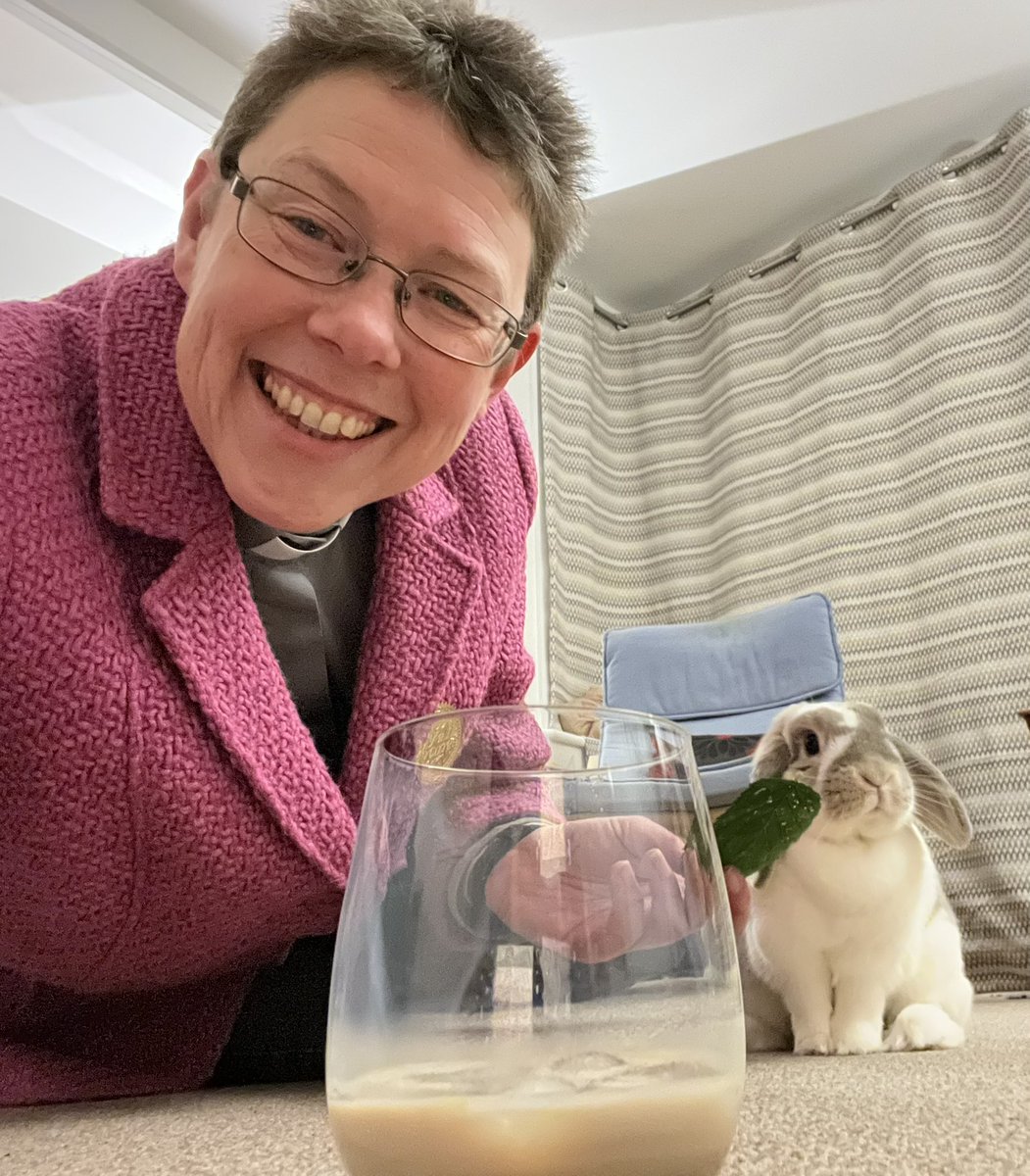 Happy Christmas everyone! Well done and nearly there 😊 Baileys for me and a bramble leaf for Hepsy #clergymaltclub