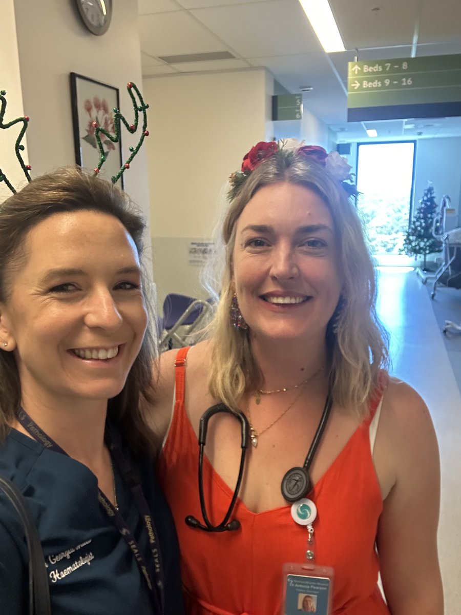 Keeping the Xmas cheer on the wards for Xmas day rounds. Merry Xmas everyone 🎅