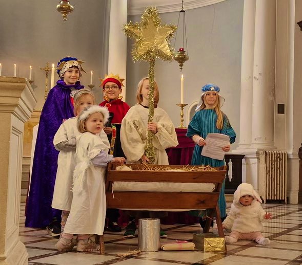 StAnneWandsw's tweet image. Merry Christmas
From us to you
#MerryChristmas @SouthwarkCofE @MartinGainsbor1