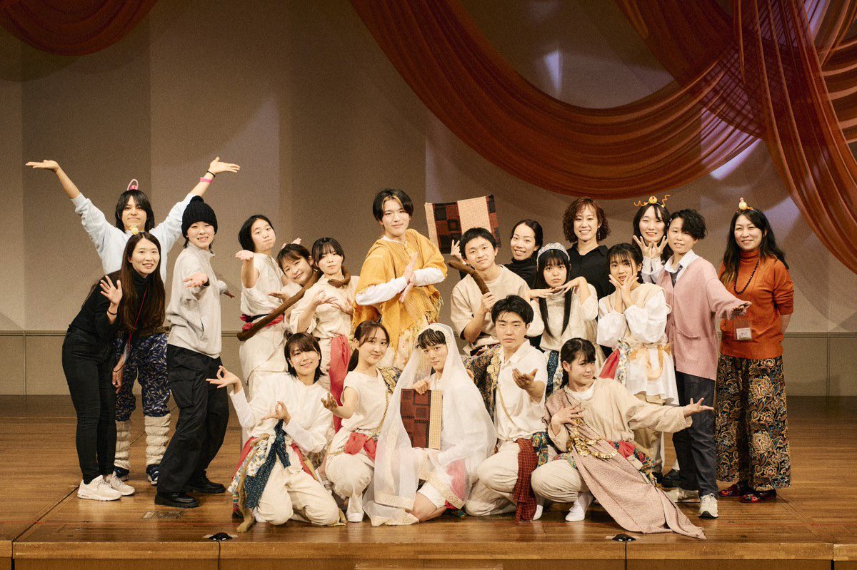 2024年度の#マジゲキは、GWのワークショップに始まり、夏休みのワークショップ・10-12月の稽古を経て、12/21にわーわーフェス内で上演を行いました。

早坂彩さんの演出のもと、9人の高校生がぱちぱちメンバーと共に、『ラーマーヤナ』の物語を作り上げました！
応援いただきありがとうございました！