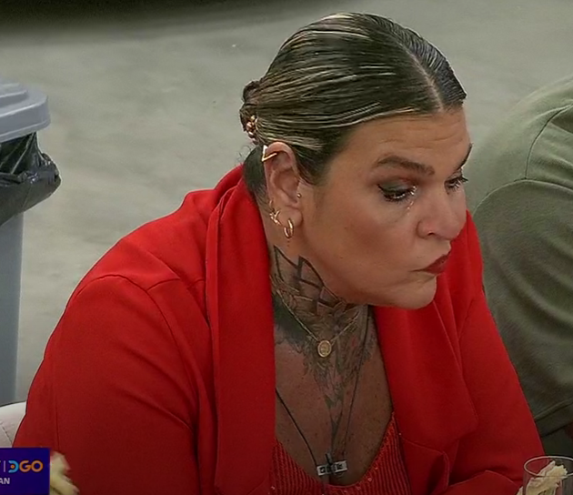 AnaMGuimaraens's tweet photo. Si ... ella es la portadora de Santa
#FreeSanta
#GranHermano https://t.co/HF6z1cnjas