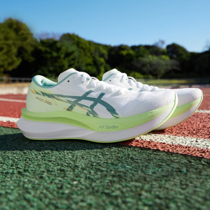 ASICSRunningJP's tweet photo. ◤MAGIC SPEED 4|販売中◢
カーボンプレート入りシューズに初めてチャレンジする方や、
スピード練習やテンポを上げて走りたいときにおすすめの一足。
カラー展開も豊富なため、自分のお気に入りを見つけてみて。
#MAGICSPEED 4で出会おう、
より速い自分に。