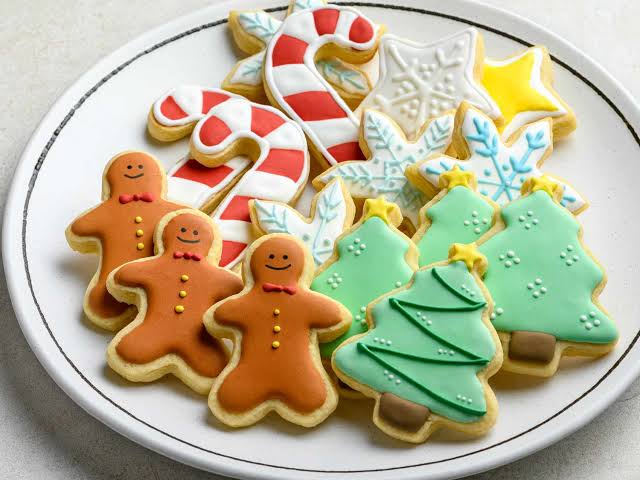 <a href="/SLUNGL0W/">VINCENT</a> "Merry Christmas, Vinny. May this Christmas bring you endless happiness and the fulfillment of your dreams." Ryuichi puts the Christmas cookies.