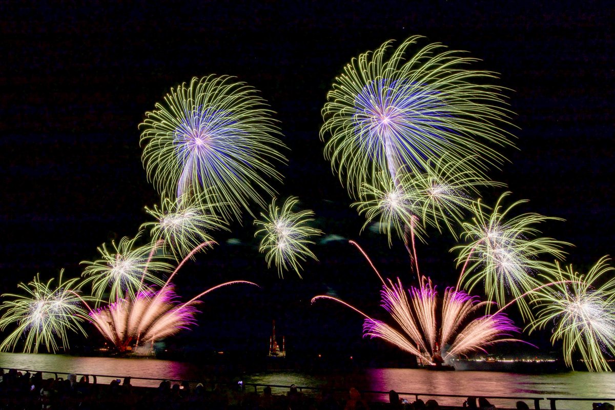 べっぷクリスマスファンタジア
YouTubeのサムネイル用に
嫁にカメラを預け写真を撮らせました📸
私は50mくらい先の会場正面で動画撮影🎥
花火中はずっと放置😛
編集は私がやりましたが、カメラ歴
30分の嫁が撮った写真がこちらです🔰
#べっぷクリスマスファンタジア