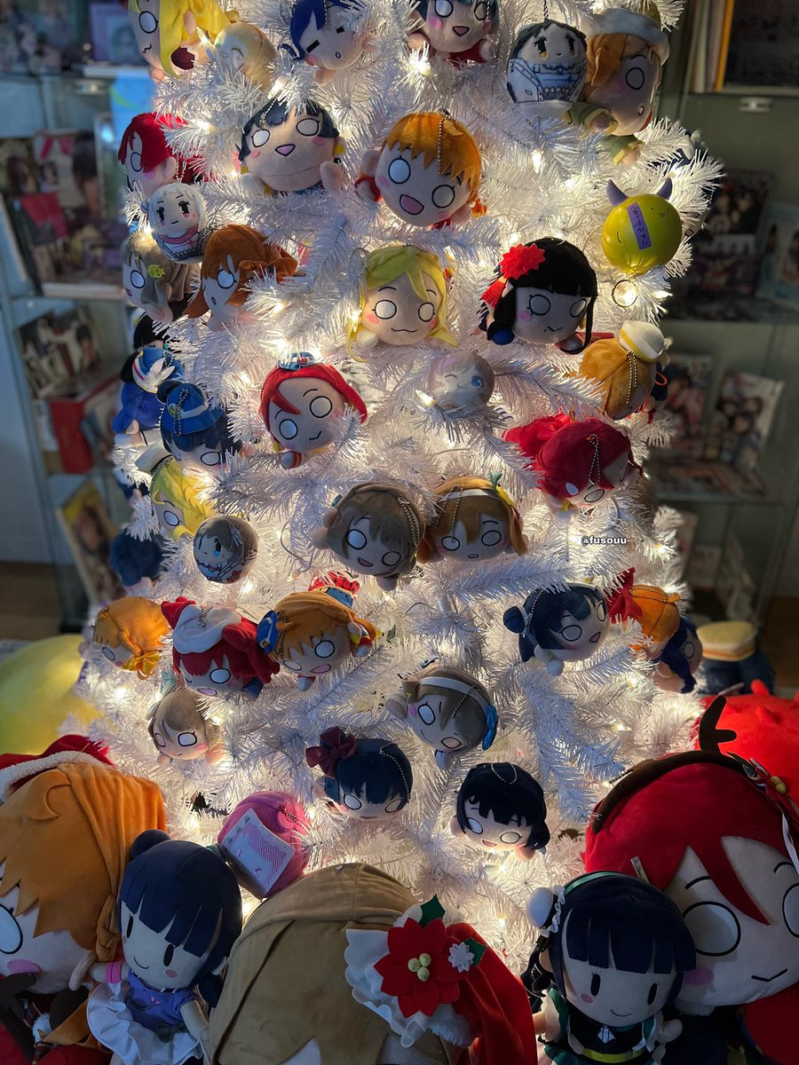 fusouu's tweet photo. Nesos under the nesotree https://t.co/5Bep5OIGuc