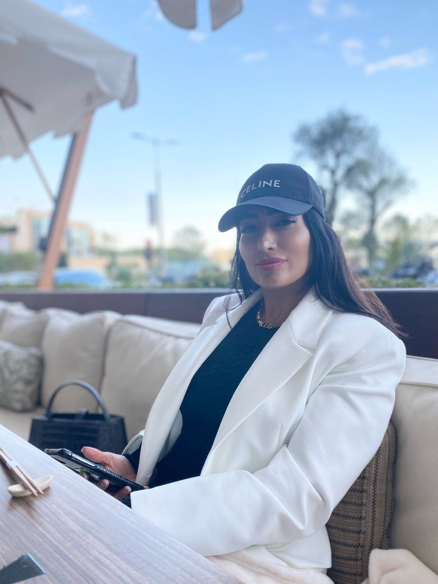 Hithermann0199's tweet image. I REMEMBER when my dream of living the life I am today sounded outrageous and unbelievable to those closest to me... friends / family / work colleagues.
To leave the medical profession I went to university for and pivot full time to property and later I added financial trading.