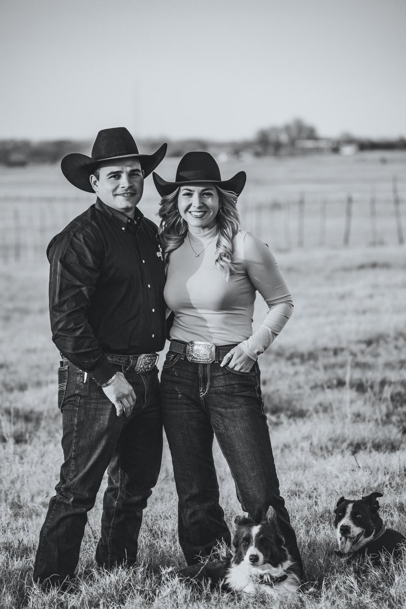 allye_june's tweet photo. Merry Christmas from Allye June Photography and PR Cutting Horses https://t.co/e4BC0vXwCR