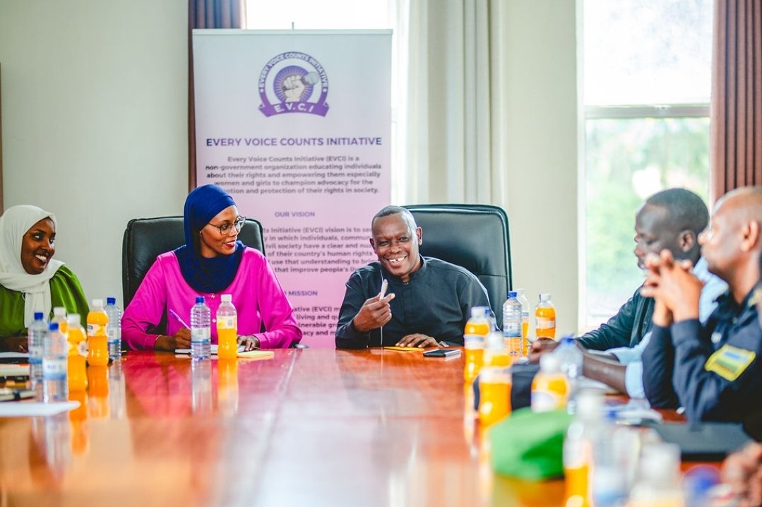 evcinitiative's tweet photo. 2/2 This event brought together key local authorities, including the @RIB_Rw and the @Rwandapolice, to discuss the challenges posed by #GBV and explore collaborative solutions to ensure peaceful families and the successful reintegration of teen mothers. @GlobalFundWomen https://t.co/5iBDI8GpEV