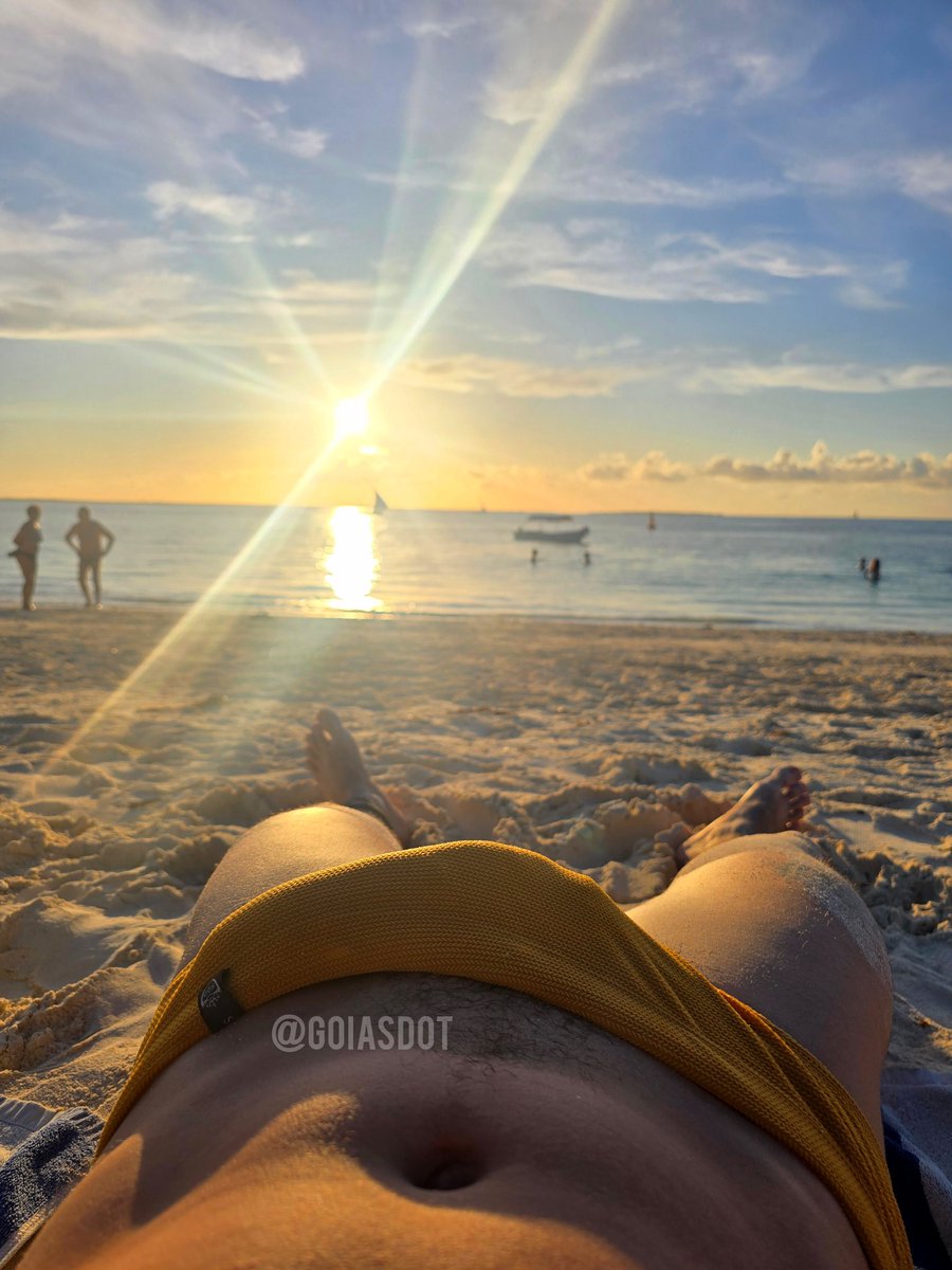 Feliz Natal pega no meu pau rs...
Tô na praia e ninguém pra mamar