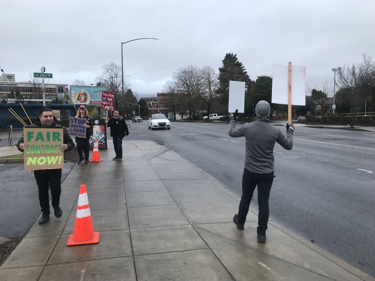 JwJpdx's tweet photo. Merry #Strikemas! In holiday solidarity, we are out supporting a key struggle which emerged on the scene in 2021. It features the next generation of union activists and grassroots worker power going toe-to-toe with corporate power! Starbucks Workers United! Below is 28/Powell! https://t.co/CBFyC2Cg7l