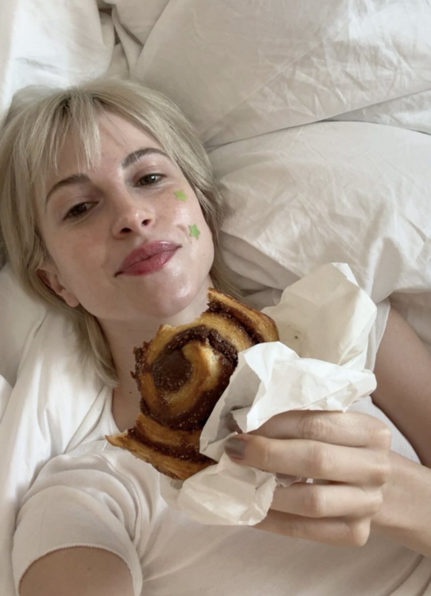 she's officially old now. Like, REALLLLLY old.

but still the cutest, most incredible, amazing and pure hearted person I've ever met. I'm blessed to know you, let alone be married to you.

I will love you forever 💛💛💛