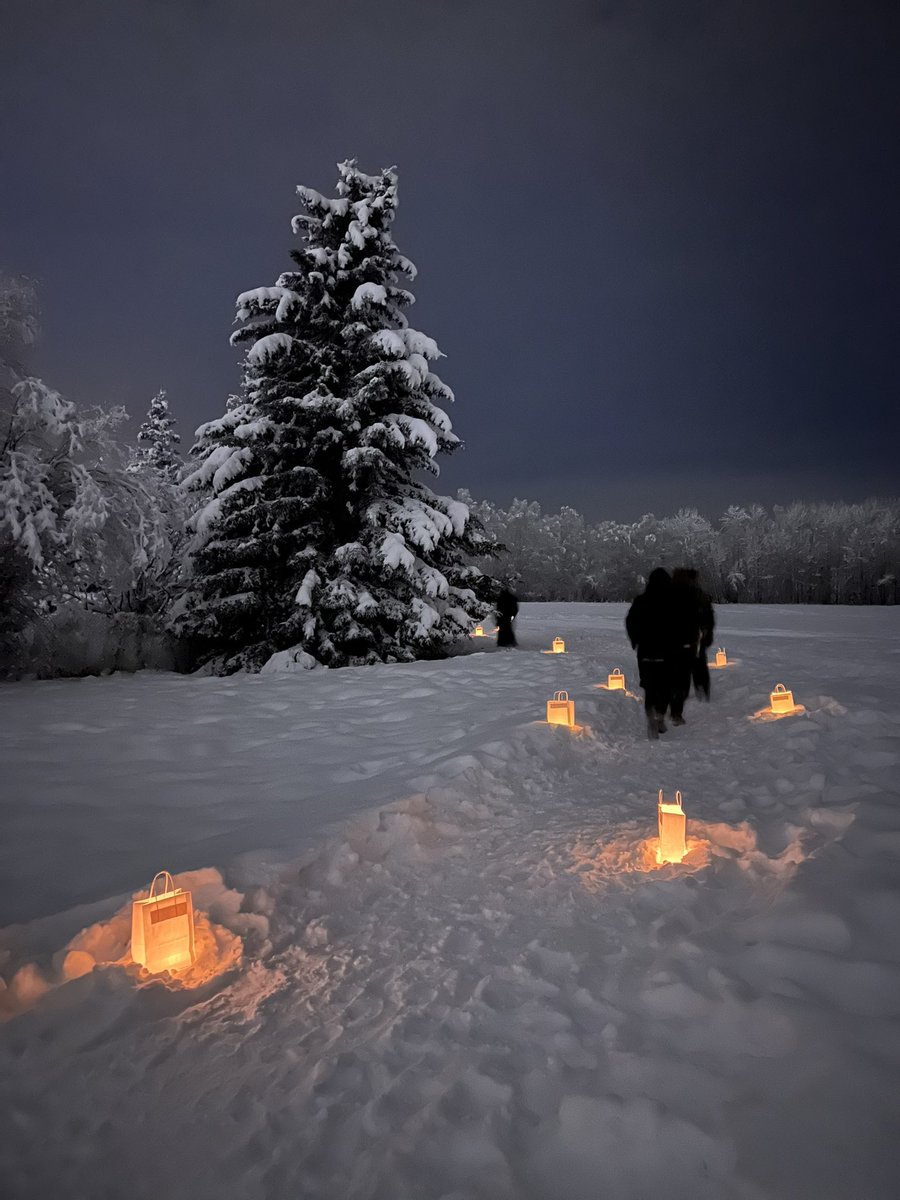 KenPleasants's tweet photo. @Rainmaker1973 From the land of Ice and Snow, of the Midnight Son where the Hot Springs flow, where the streets are paved with gold and Santa Clause lives..and my Pine so bright points directly
To the North ⭐️ 💫 🌟 
Merry Christmas
Watch King and Country Live Christmas. https://t.co/UCiJhXboRk