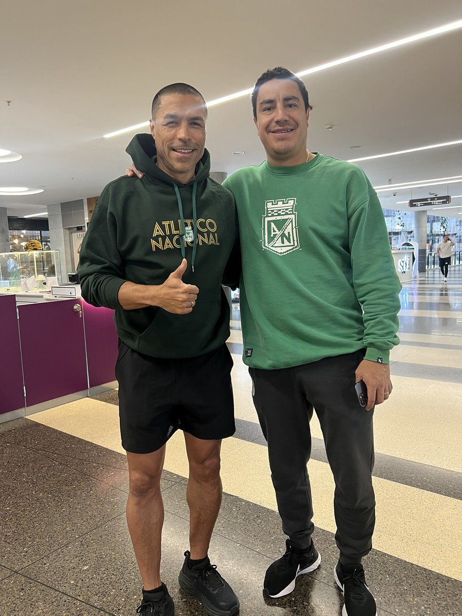 Iván Ramiro Córdoba (@ivanramiroc) on Twitter photo Feliz Navidad 🎄💫
Un encuentro casual pero muy especial en casa en @jardinesllanogrande
Felicitaciones profe Efraín Juárez por el doblete 🏆🏆
<a href="/nacionaloficial/">Atlético Nacional</a> Feliz Navidad 🎄💫
Un encuentro casual pero muy especial en casa en @jardinesllanogrande
Felicitaciones profe Efraín Juárez por el doblete 🏆🏆
<a href="/nacionaloficial/">Atlético Nacional</a>