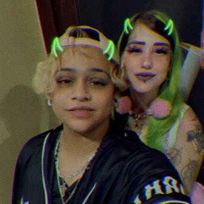 SamScurry's tweet image. #NewProfilePic me and my beautiful soon to be wife. 💜