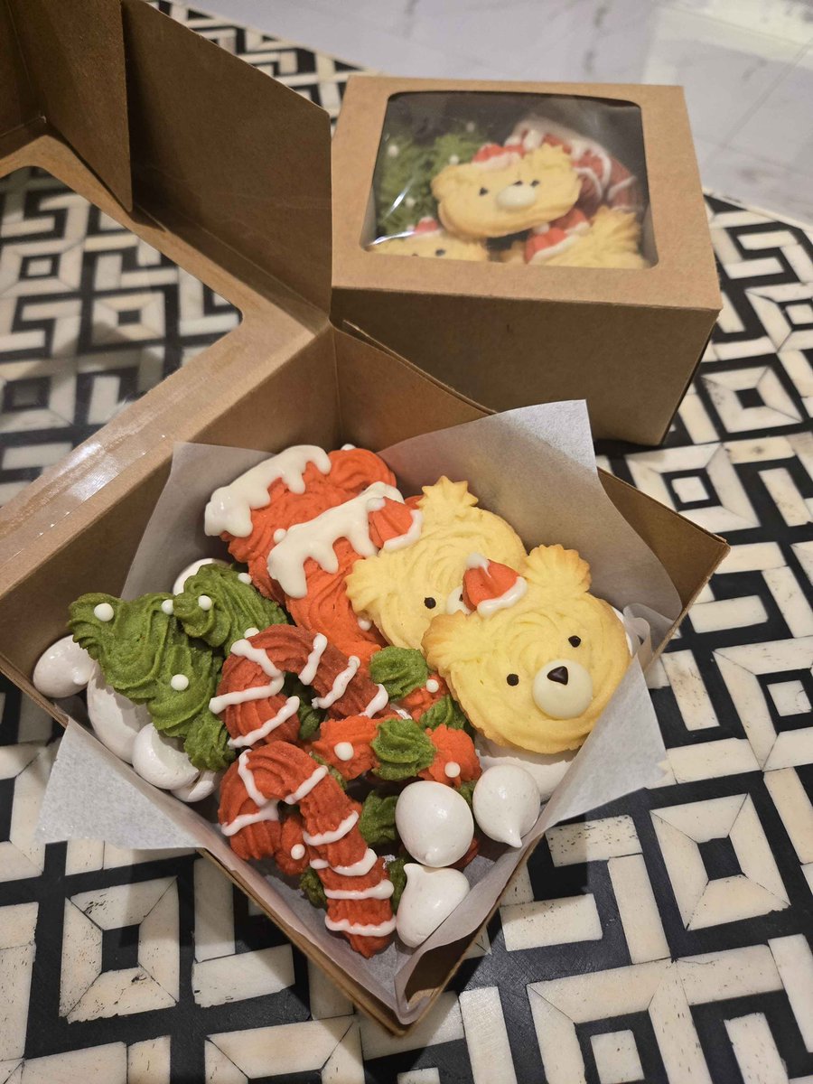 Axrith's tweet image. Why am I so talented? 🎄💫