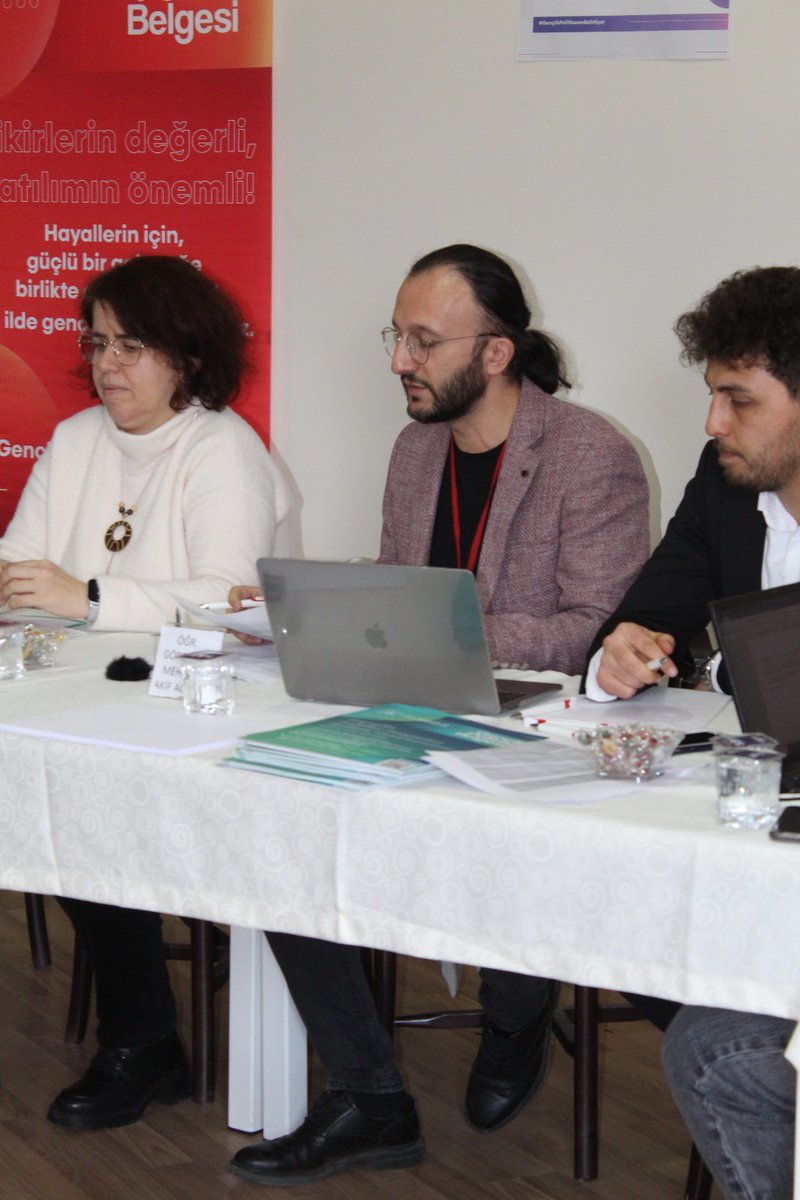 Moderatör olarak görev aldığım Bilim ve Teknoloji Atölyesinden. Gençlik Politika Belgesi Vizyon Çalıştayı kapsamında çok verimli ve geniş katılımlı bir atölye oldu 🙂👍👏
#gençlikpolitikasınıbelirliyor