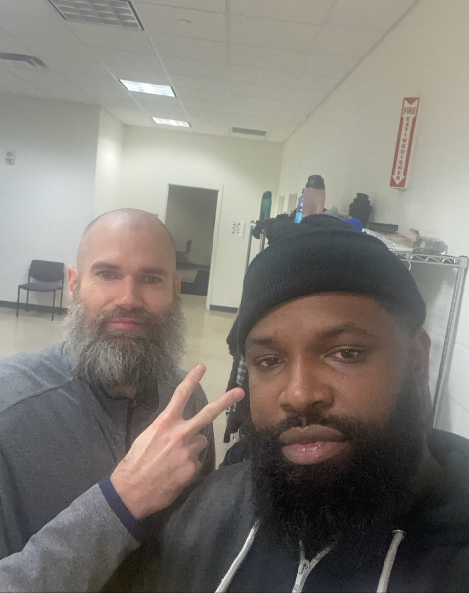 iancle1's tweet image. I'm just showing love to a REAL 1. My friend and Brother in Christ #Boys2Men #BrotherRay He is faithful in his service to the youth of Cuyahoga County. #RealisRare #GodsPlan #MerryChristmas    #GiveBack #HelpOthers #MakeADifference 🙏🏻❤️💯💯💯