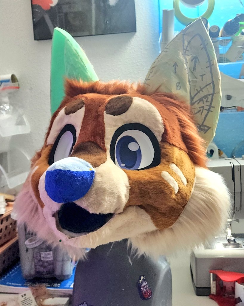 This goober is really coming along! Happy Holidays everyone!
#fursuitmaker