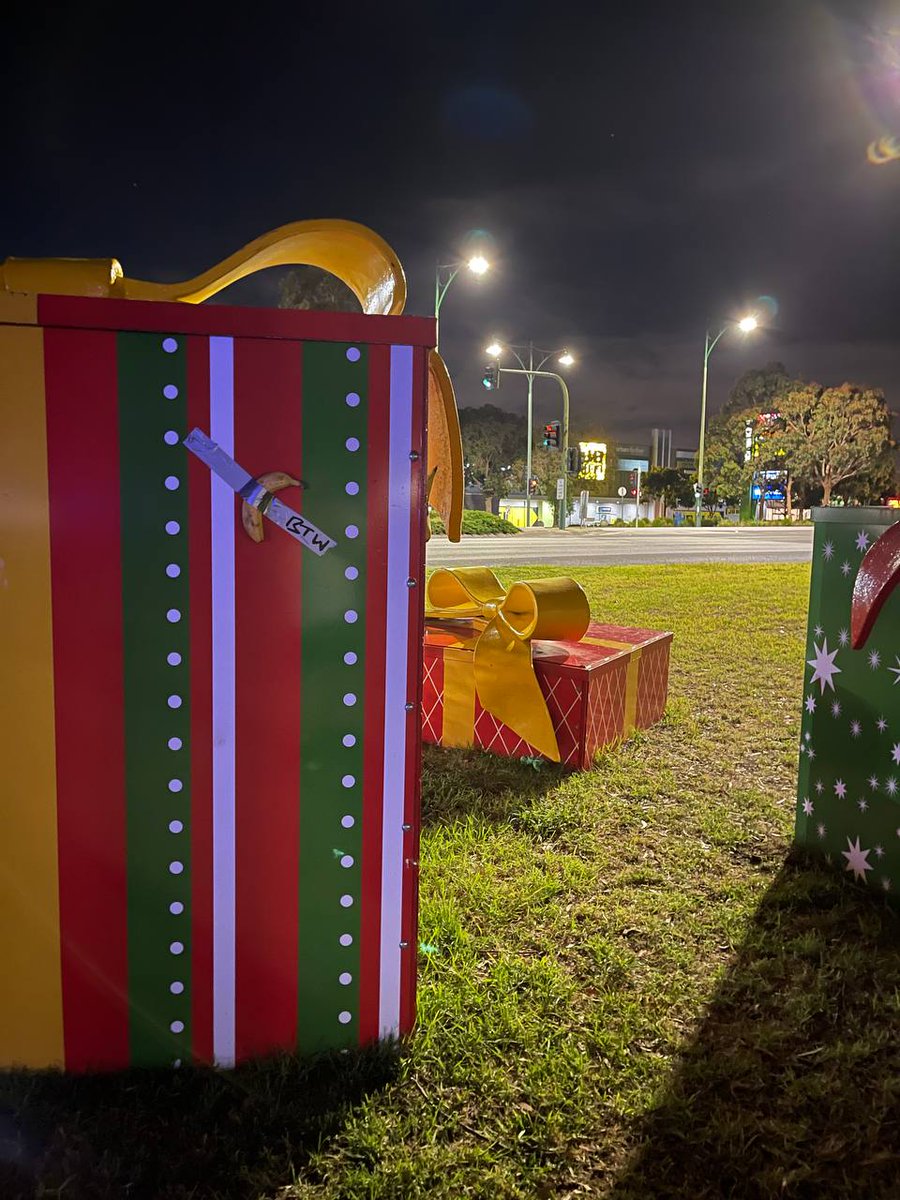 btwcoinsolana's tweet photo. Presents 🎁 

TAPED 🍌 https://t.co/fVtQSfvUzW