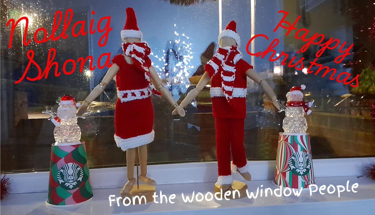 Beannachtaí na féile daoibh uilig ó bhur chairde adhmaid! 
Festive wishes from your wooden friends!