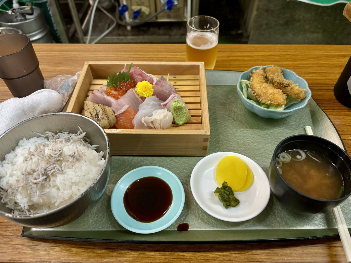 Mickyman201's tweet photo. @crazy_oyster たっちゃんメリークリスマス🎄
餃子めっちゃ美味そうですな
先日免許更新に平針行った帰りに名駅寄り道して食べた刺身定食の画像置いておきます https://t.co/1020Q0Wa0X