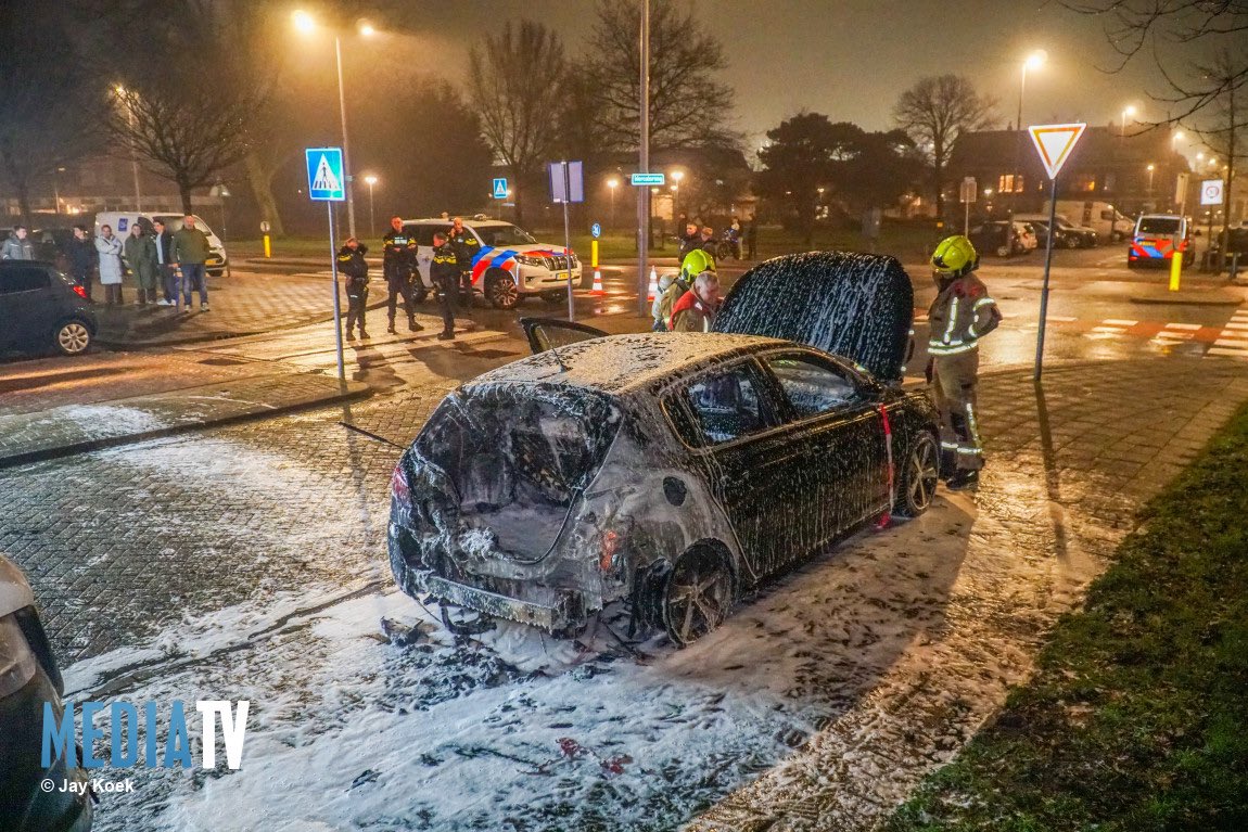 Auto in brand gestoken na explosie aan Mercatorweg in Hoek van Holland