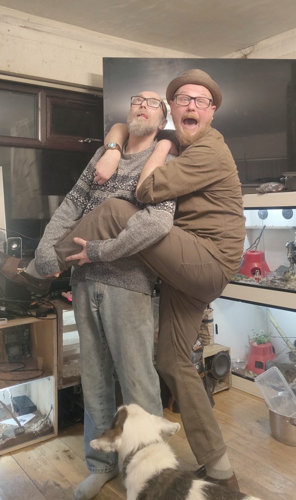 MathPig_'s tweet image. Merry Christmas from the MathPig household.

@CiderandPort @CriticalCupcake @branesample @MonkeyOfStool @sandramccutche2 @BeNoJustBe 
@HiveSci