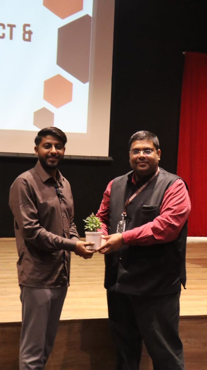 JigishaBaliyann's tweet photo. Recap of Tech Trinity by Prof. Vikas Singh! 🚀
Hosted by @yuktikulaglbitm, this impactful session delved into DSA, placement strategies, and career growth tips. Honored to be a core organizer for this enriching experience! 🌟 #YuktiKula #TechTrinity #CareerGrowth #DSA https://t.co/gs00WtdsYe