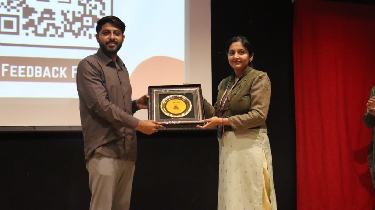 JigishaBaliyann's tweet photo. Recap of Tech Trinity by Prof. Vikas Singh! 🚀
Hosted by @yuktikulaglbitm, this impactful session delved into DSA, placement strategies, and career growth tips. Honored to be a core organizer for this enriching experience! 🌟 #YuktiKula #TechTrinity #CareerGrowth #DSA https://t.co/gs00WtdsYe