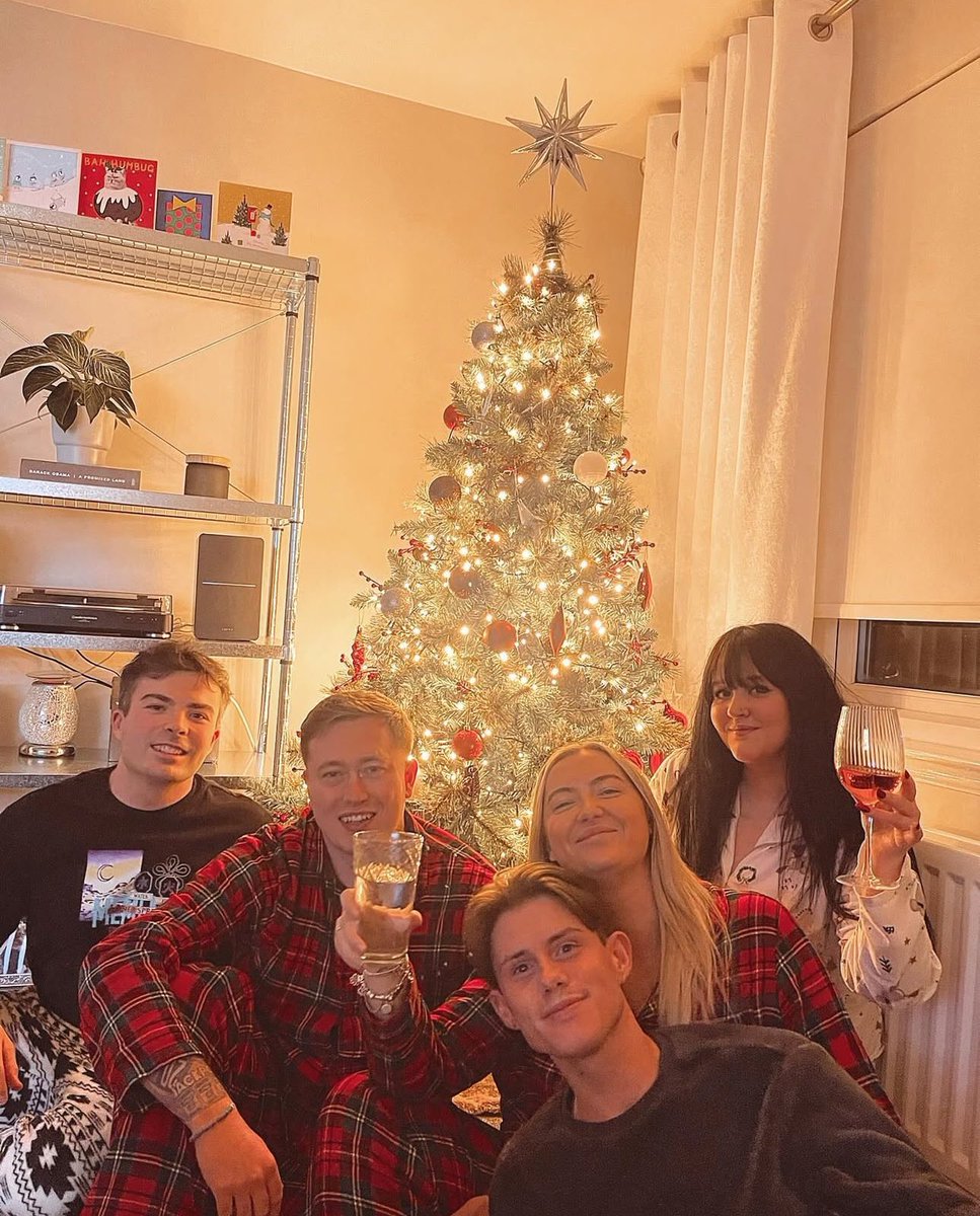 logxncxufield98's tweet photo. Merry Christmas from the workshop🎄🫶🏽 https://t.co/yBThlyRGw1