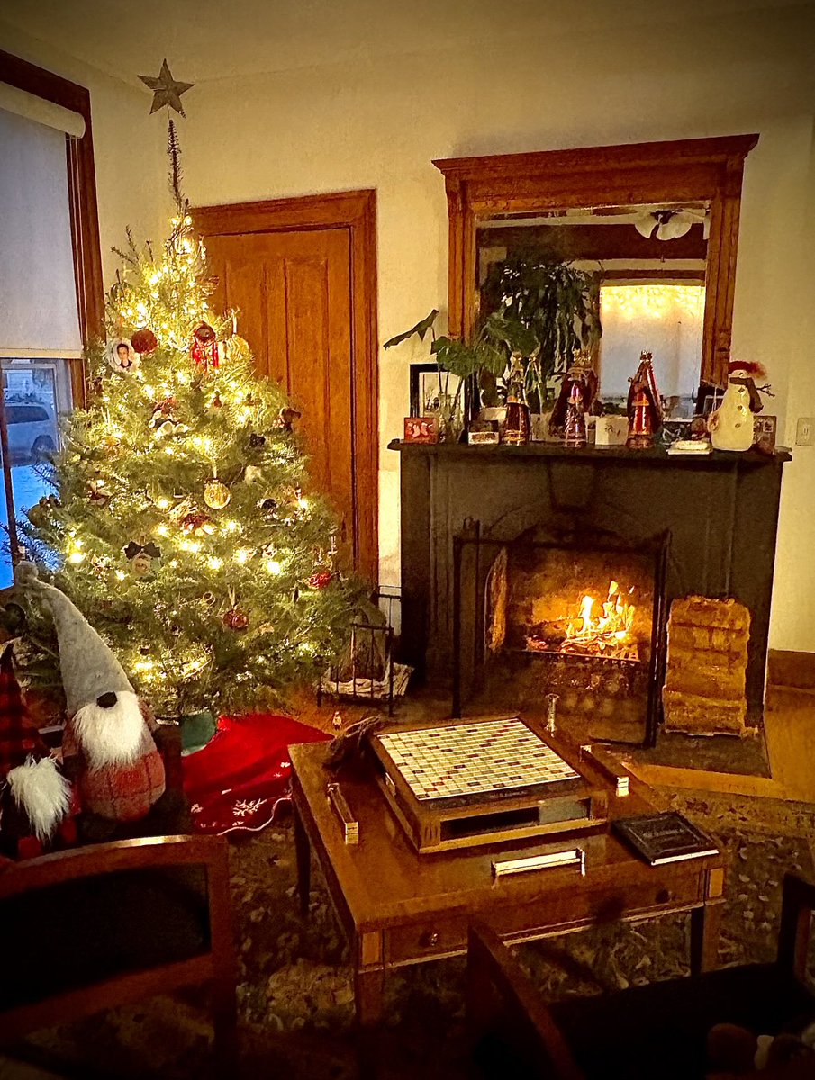 AdolfoCarrion's tweet image. Happy Christmas everyone!
Settling in. Pernil is in the oven…😋