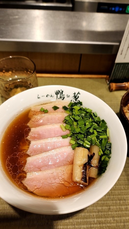 ratone0206's tweet photo. 2週続けて寝落ちしたのでタイムフリーで。
ラジオでオフレコというグループは…

美味しそうな写真グランプリで読まれてるとはありがとうございます。
鴨to葱のラーメンと親子丼。
（SMS掲載OKまで書くの忘れてました）

親子丼は確かに飲めない事は無いかも。

#アメフラ897
#AMEFURASSHI https://t.co/hKphNbW0ag