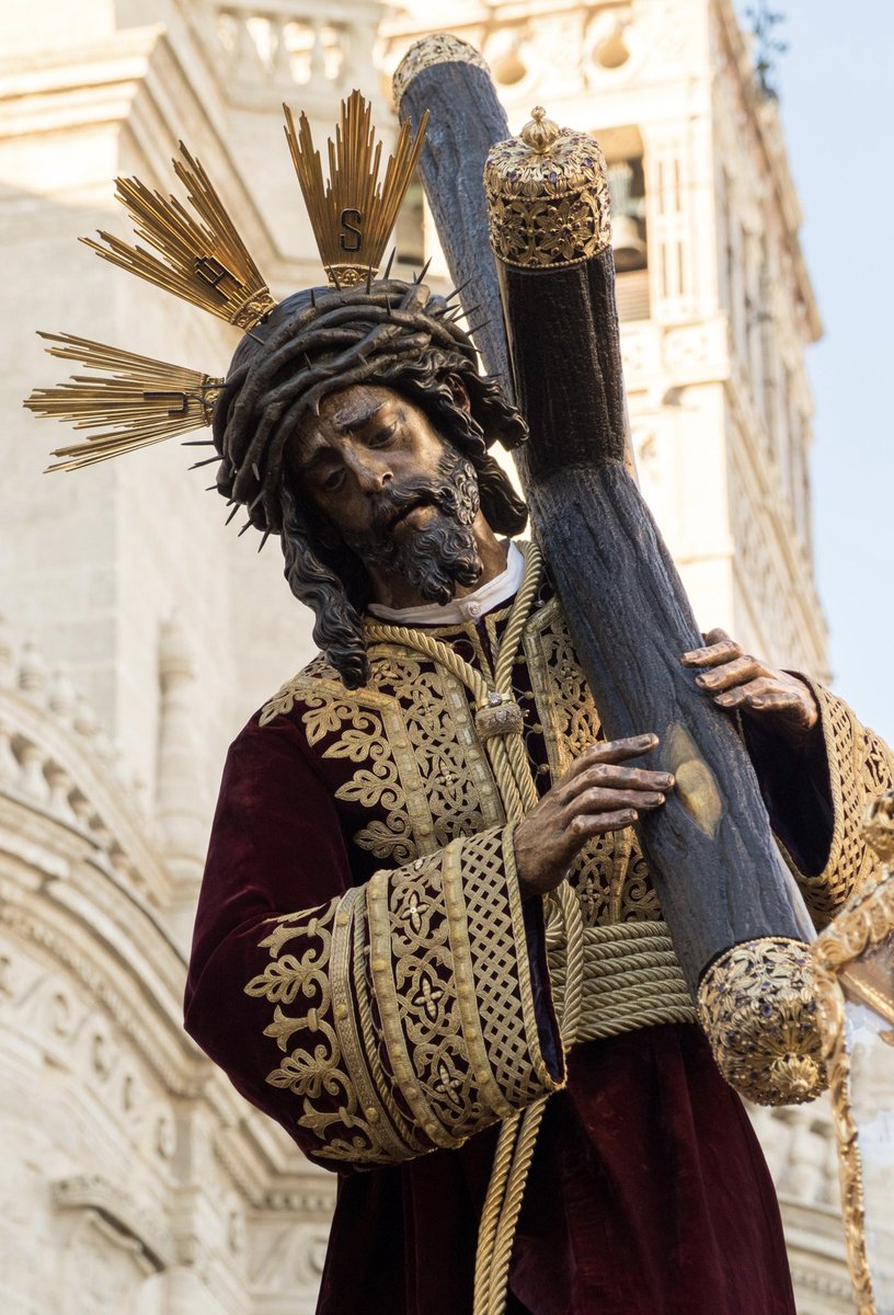 “Todo un Dios se hace Hombre. Sin ruido, en medio de la noche, en una cueva, porque en lo pequeño reside la grandeza.”

Celebramos la Natividad del Señor.

#GranPoder2024
#FelizNavidad2024