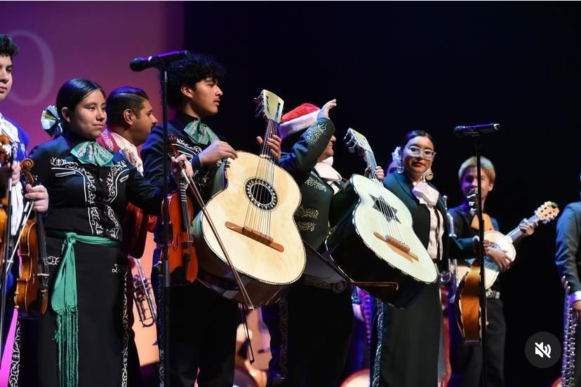 teacher_sigala's tweet photo. Sul Ross Mariachi lit up the Tobin Center last Friday alongside Grammy nominated Mariachi Sol de Mexico de Jose HernΓ‘ndez! #RossLegends @NISDRoss https://t.co/sB26i4rRge