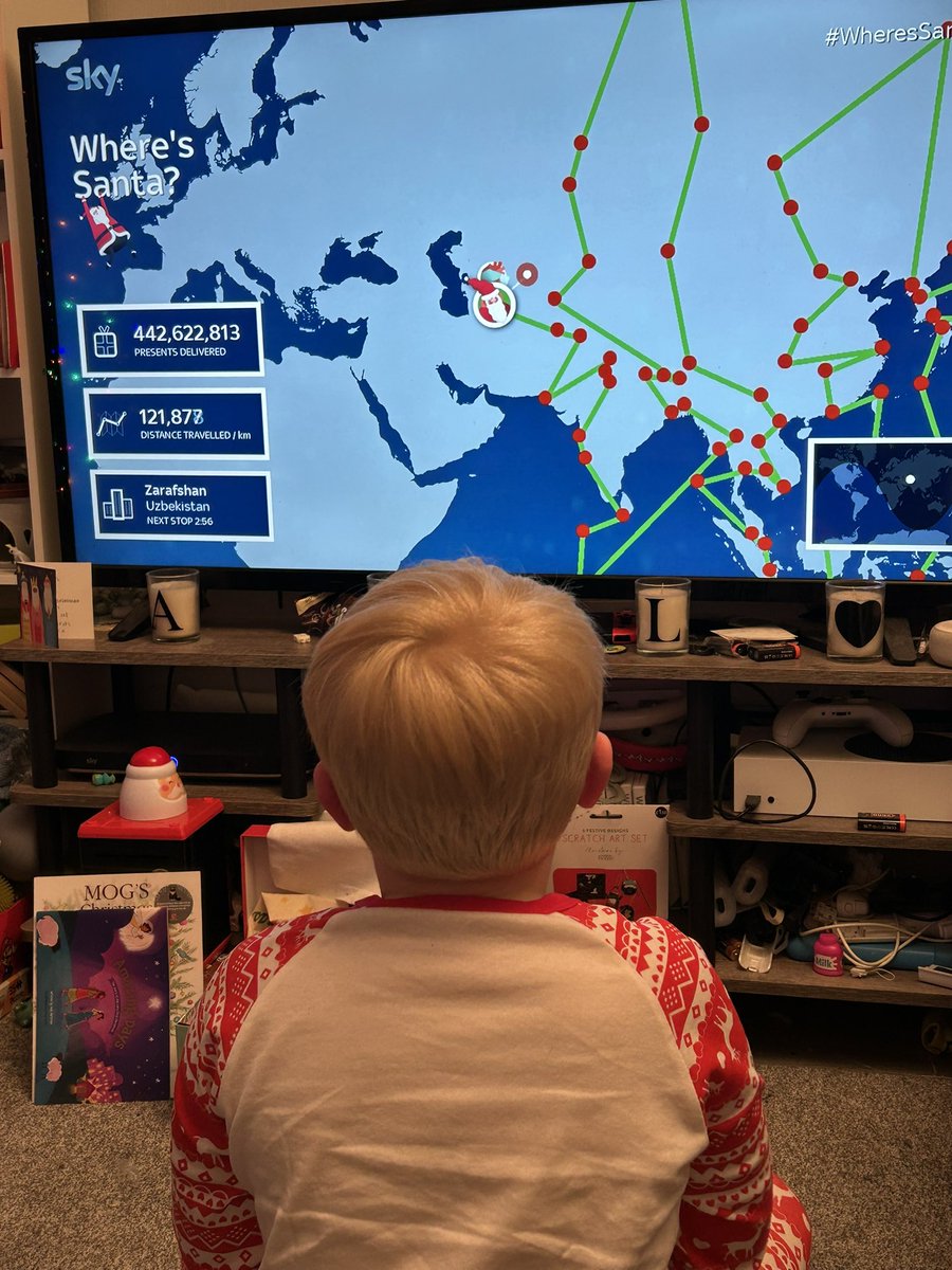 AnnaClay91's tweet image. Seeing Christmas through a Childs eyes is just pure magical. I've enjoyed seeing how excited little man is for Santa. This is our 1st proper Christmas in our home and the 1st Christmas Eve/Day just me and him 🎅🏻🎄