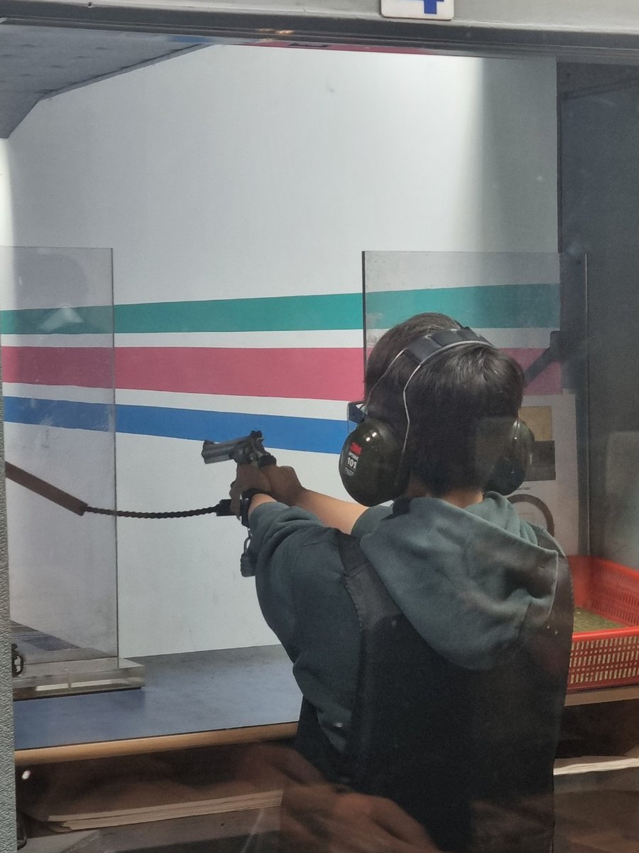 BQUAD_sports's tweet photo. 12월 정기모임 종목은 사격이었습니다.
실탄 사격이라 더 재밌는 시간이었네요.
스트레스도 풀고 즐거웠습니다.
다들 새해복 많이 받으세요😇
#bquad #사격 #실탄사격 #실탄 #실탄사격장 #비혼 #비혼여성의_삶 #비혼주의 #비혼라이프 #ofsw https://t.co/MRDfKODt2i