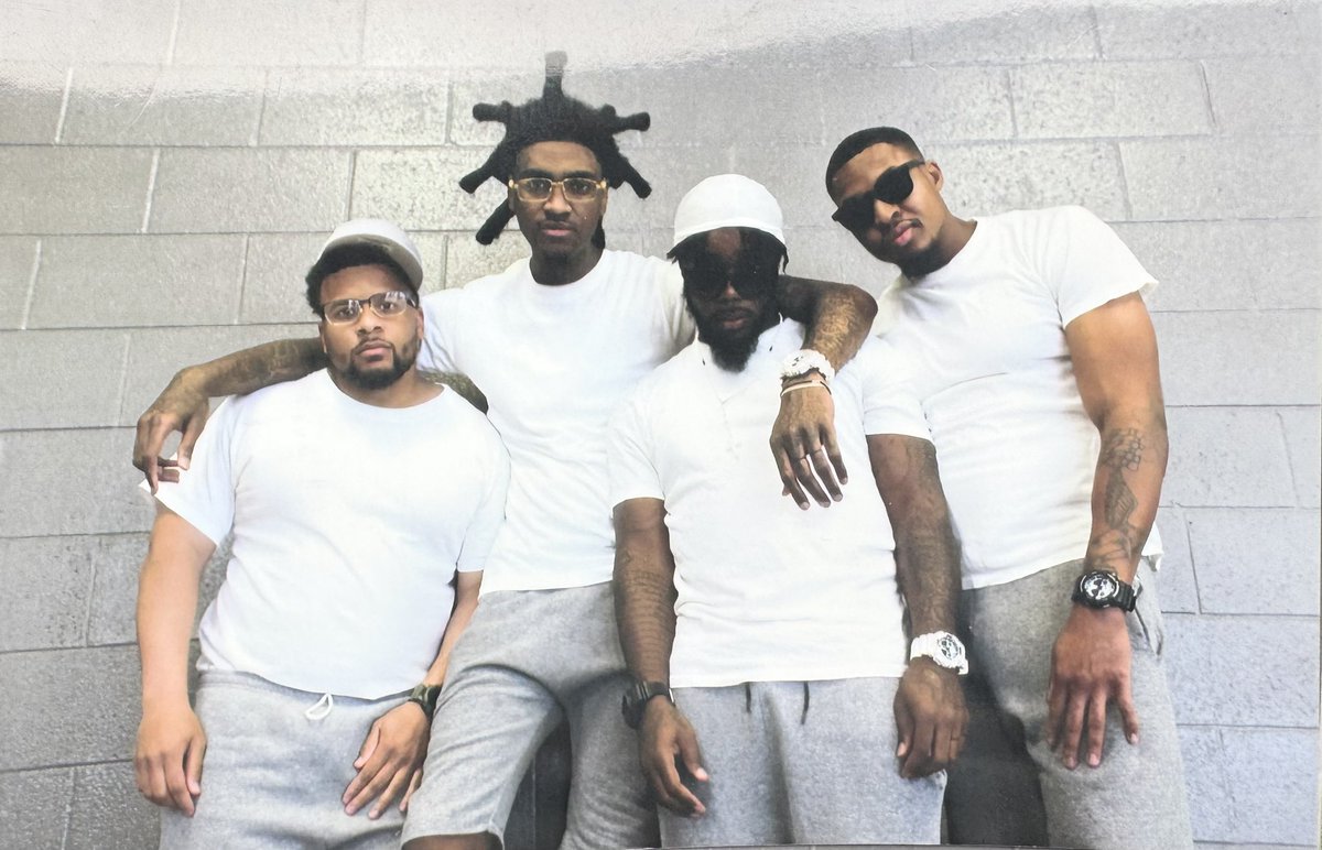 Merry Divine Christmas , from the Mayor and the MOB ! 
  2025 is going to be the greatest 🎩 🔙🔜 #PSO