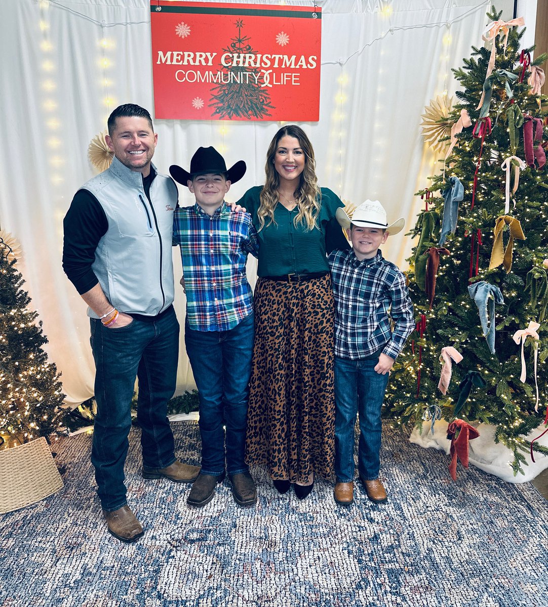 Merry Christmas!! #BowlesBoys #QueenBee <a href="/kelseybowles/">Kelsey Bowles</a>